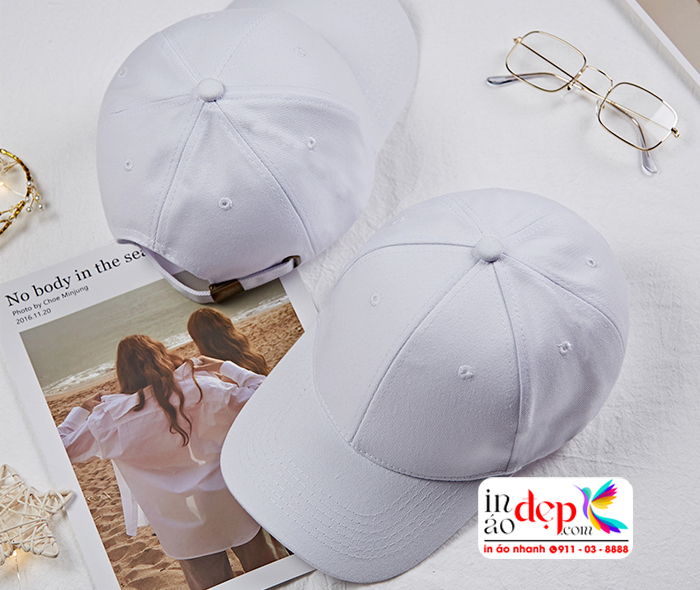 mũ lưỡi trai trắng