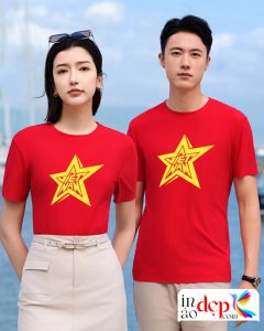 In áo cờ đỏ cùng chữ Việt Nam trong ngôi sao vàng