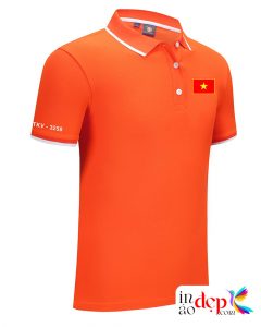 In áo phông màu cam in hình lá cờ đỏ cùng TKV-3258