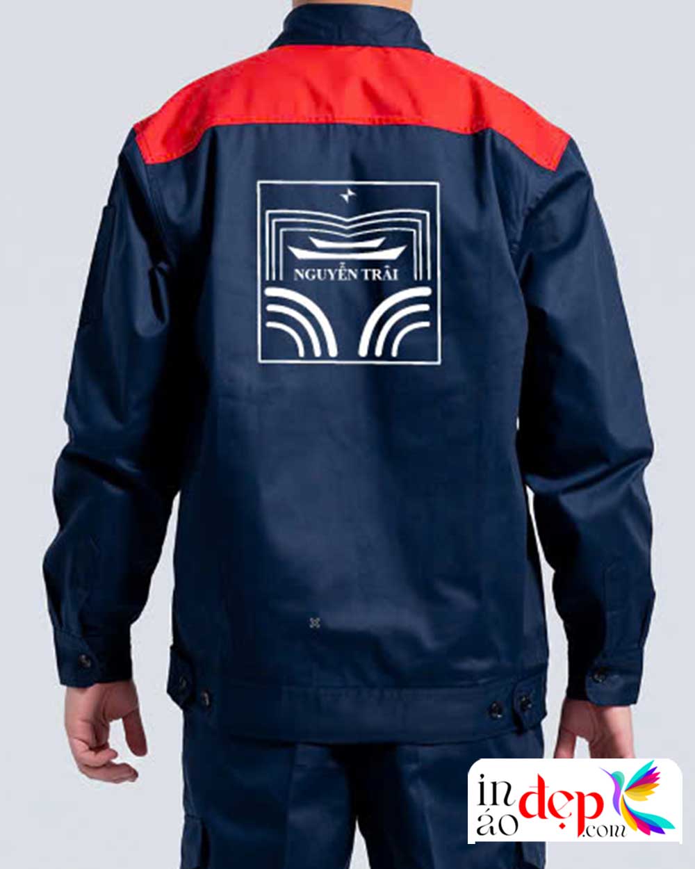 In đồng phục bảo hộ Nguyễn Trãi