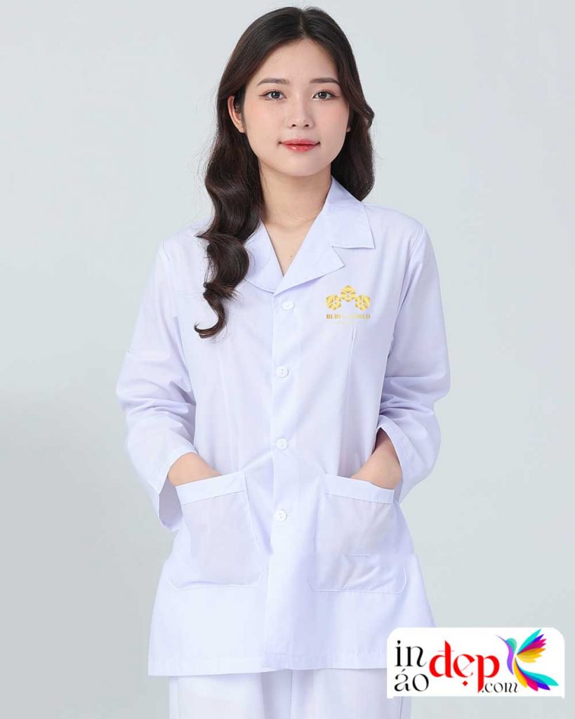 In đồng phục y tế Ruby & World Group