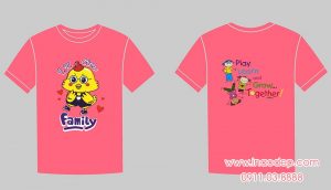 In áo Lớp We are family - Play Learn and Grow Together màu hồng